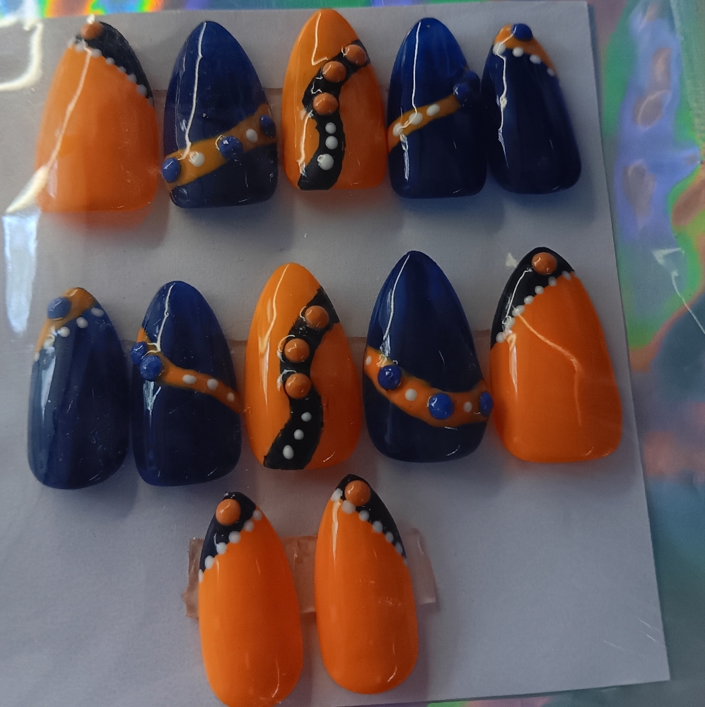 Handpainted Med Almond Press On Florida UF Gators Nails